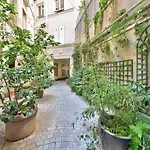 Disponible - Paris Centre, Gare St Lazare, Metro, Theatre Mogador, Casino De Paris, Trianon, Moulin Rouge, Sacre Coeur, Galeries Lafayette, Rue Calme, De 1 A 4 Personnes