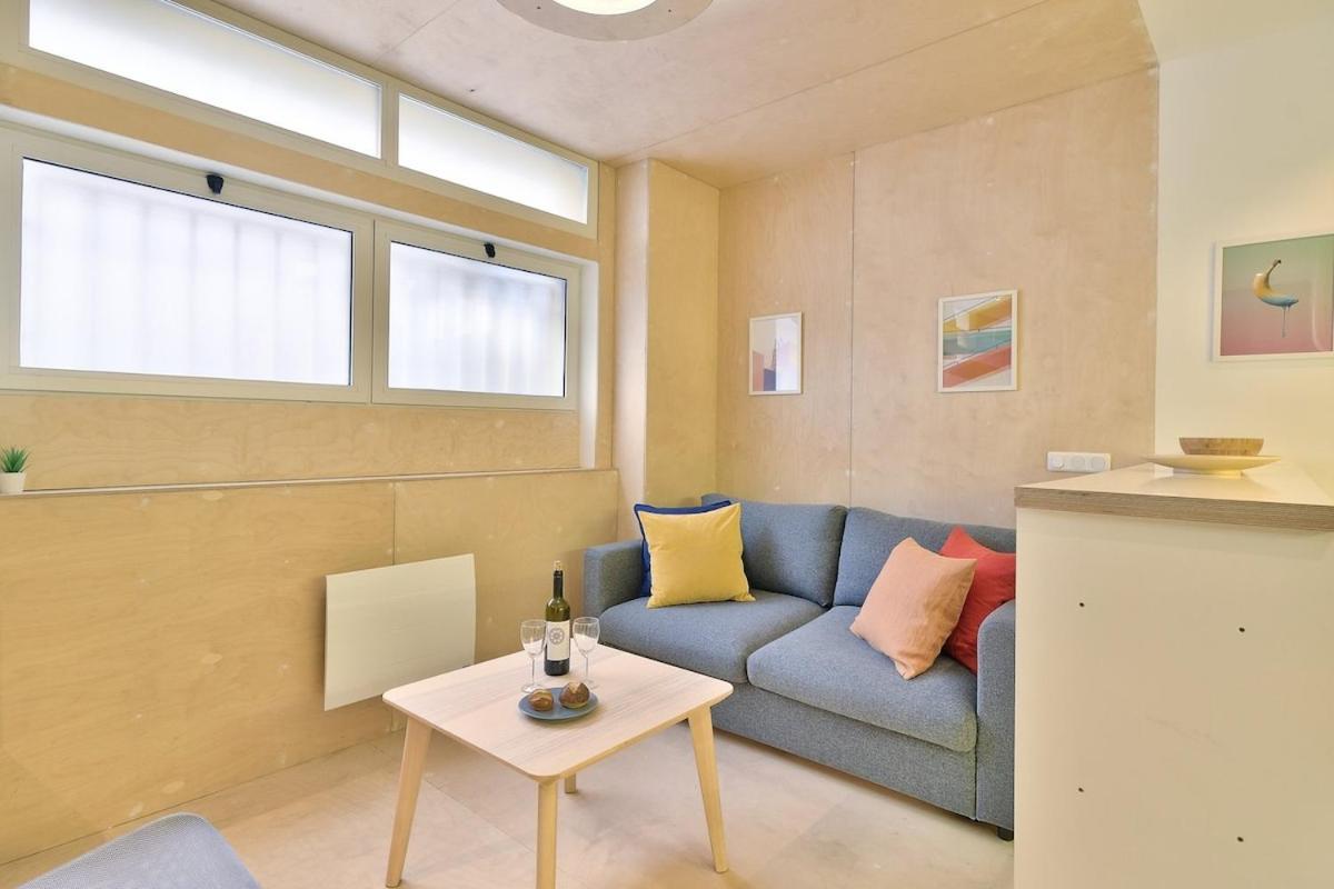 Disponible - Centre, Gare St Lazare, Metro 7-12-2-9-13-14-3, Theatre Mogador, Casino De Paris, Trianon, Moulin Rouge, Sacre Coeur, Galeries Lafayette, Rue Calme, De 1 A 4 Personnes Apartment