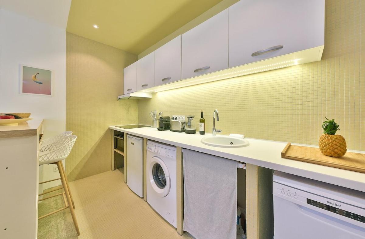 Apartment Disponible - Centre, Gare St Lazare, Metro 7-12-2-9-13-14-3, Theatre Mogador, Casino De Paris, Trianon, Moulin Rouge, Sacre Coeur, Galeries Lafayette, Rue Calme, De 1 A 4 Personnes