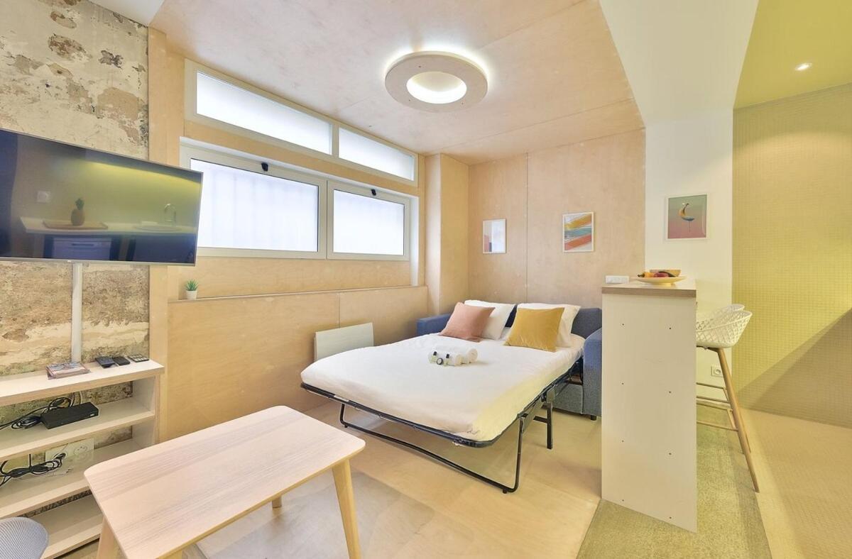 Apartment Disponible - Centre, Gare St Lazare, Metro 7-12-2-9-13-14-3, Theatre Mogador, Casino De Paris, Trianon, Moulin Rouge, Sacre Coeur, Galeries Lafayette, Rue Calme, De 1 A 4 Personnes *
