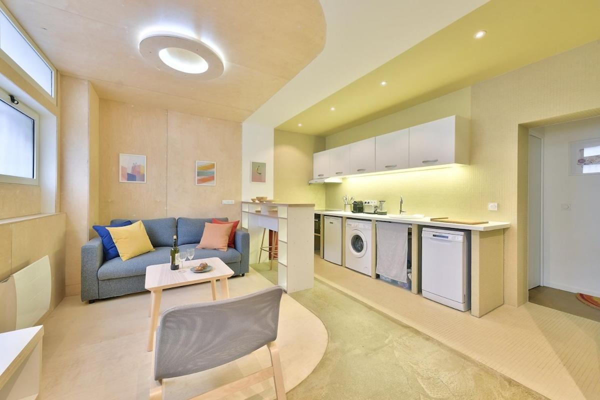 Disponible - Centre, Gare St Lazare, Metro 7-12-2-9-13-14-3, Theatre Mogador, Casino De Paris, Trianon, Moulin Rouge, Sacre Coeur, Galeries Lafayette, Rue Calme, De 1 A 4 Personnes Apartment *