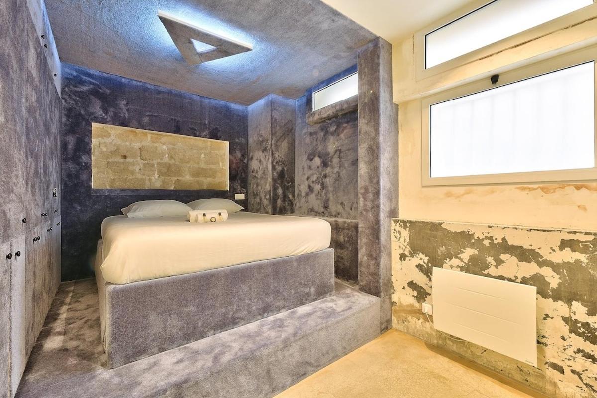 Apartment Centre, St Lazare Station, Metro, Theatre Mogador, Casino De Paris, Trianon, Moulin Rouge, Sacre Coeur, Galeries Lafayette, From 1 To 4 Guests *
